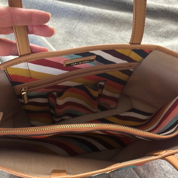 EUC-Tory Burch Kerrington Diamond Square Tote & Wallet Set w/bag charm\key chain - Picture 8 of 17